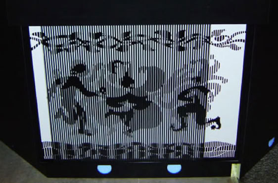 Ombro Cinéma Beispiel Museum Annecy, 66 x 50 cm die Besuchenden bewegen die Plexiglasscheiben und bringen die Bilder in Bewegung. der Zweiphasentrickfilm ist bereits Bewegung und eine kleine Erzählung. Animation und Illustration Basil Vogt Trickbüro Zürich